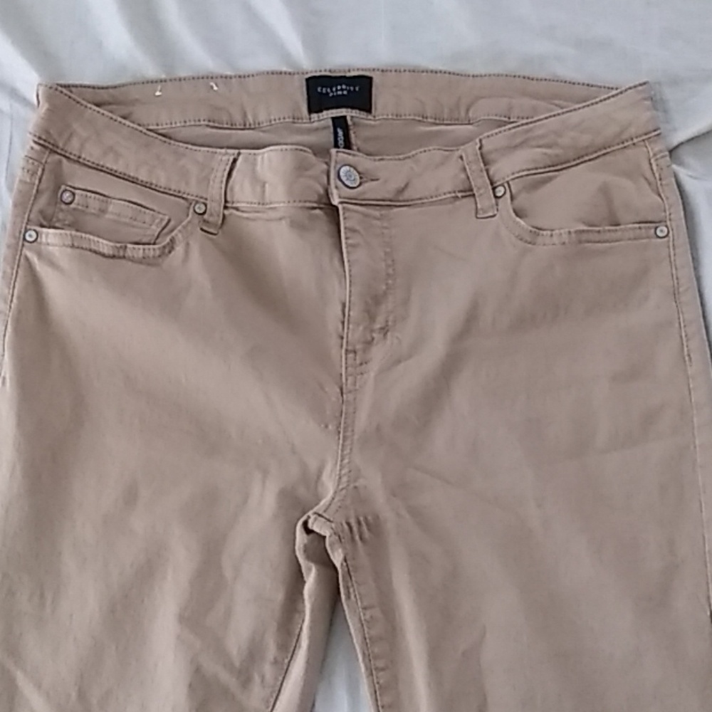 Skinny khaki pants